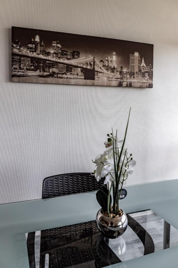 タルブCap Sud - 53M2- Vue Pyrenees- Hypercentre-Wifi Fibre -Nouvelle Literieアパートメント エクステリア 写真