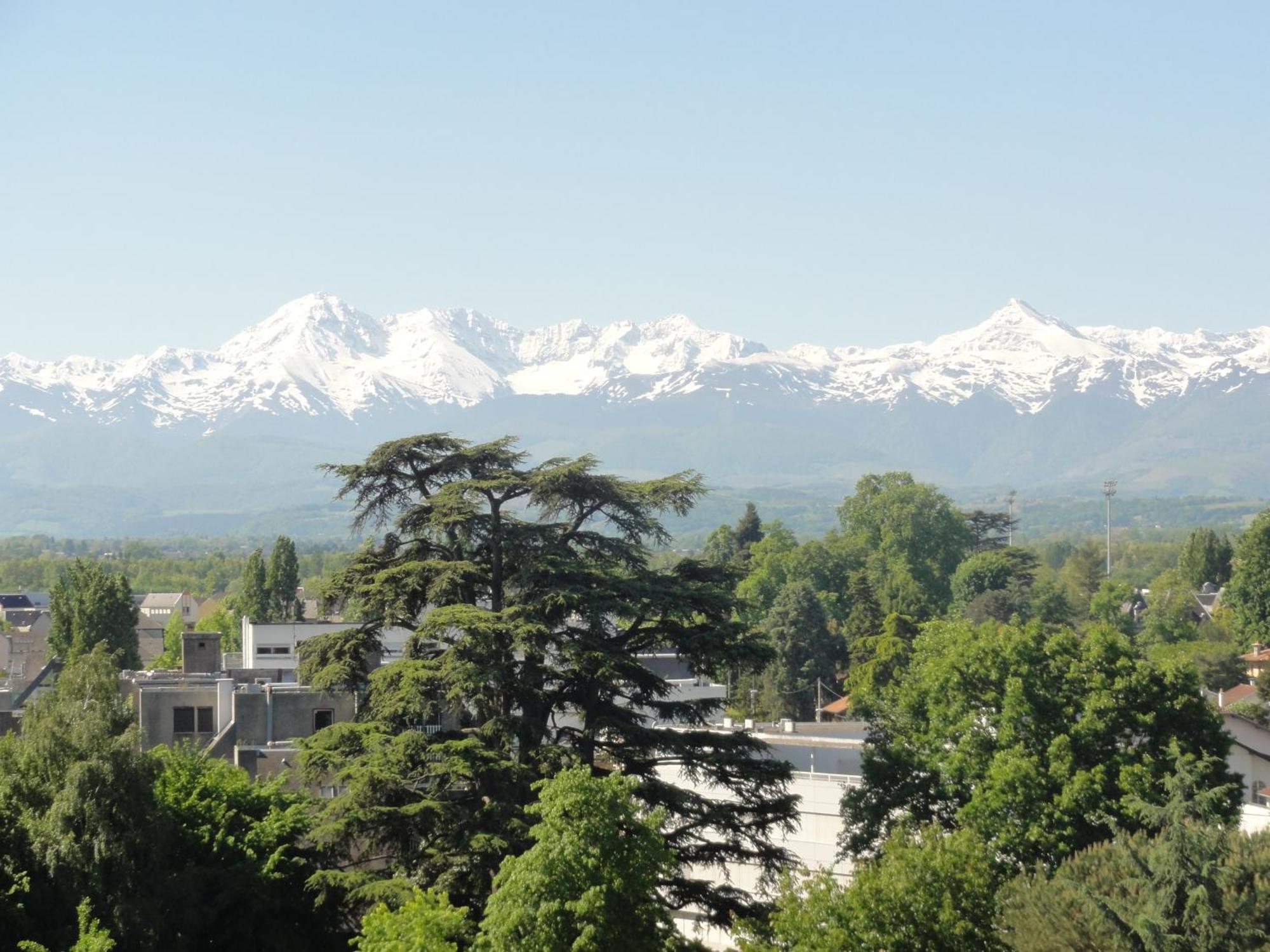 タルブCap Sud - 53M2- Vue Pyrenees- Hypercentre-Wifi Fibre -Nouvelle Literieアパートメント エクステリア 写真